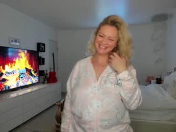webcam girl kiradivine live cam image #1113052