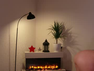 webcam girl ella_twinkle live cam image #11669812