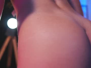 webcam girl lucie_beltran live cam image #9060487