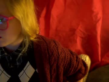 webcam girl crimsonxrapture live cam image #568228