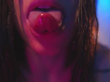 webcam girl lucie_beltran live cam image #9005443