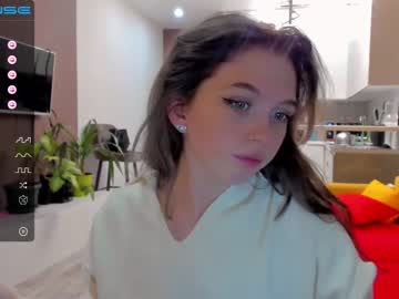 webcam girl small_blondee live cam image #3629575