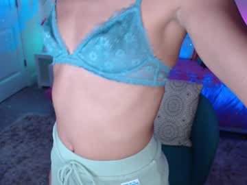 webcam girl holihurricane live cam image #6211875