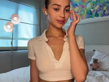 webcam girl cuteelsa_ live cam image #8345775