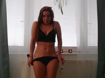 webcam girl emerald_kittycat live cam image #8204161