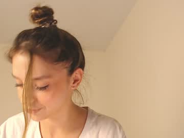 webcam girl lesi_moon live cam image #6712108