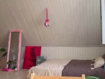 webcam girl uwunikaa live cam image #12425085