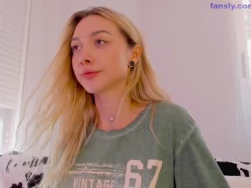 webcam girl mynameisnikki live cam image #6545703