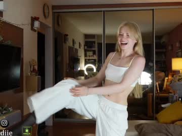 webcam girl bestblondiiecb live cam image #9589867