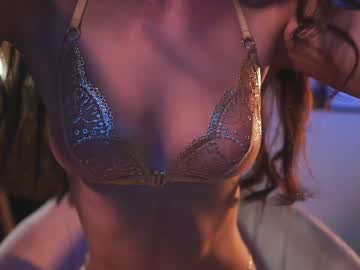 webcam girl lucie_beltran live cam image #8313945