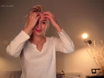webcam girl artmosphera live cam image #3763391
