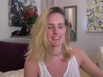 webcam girl island_peach live cam image #10242494
