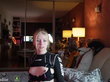 webcam girl bestblondiiecb live cam image #7930253