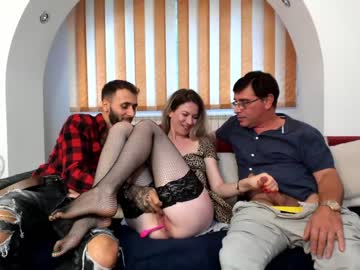 webcam couple julyaandraul live cam image #7146895
