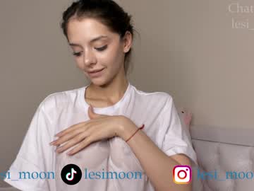 webcam girl lesi_moon live cam image #8020478