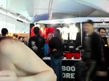 webcam girl foxy_gamer live cam image #8431136