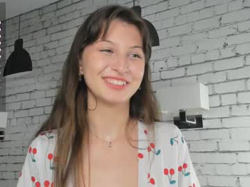 webcam girl philomenagroomes live cam image #11698038