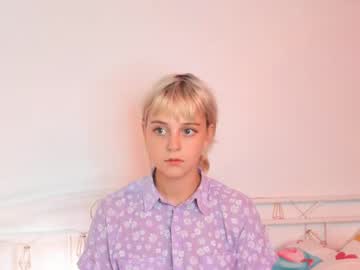 webcam girl louiseshelton live cam image #3222417