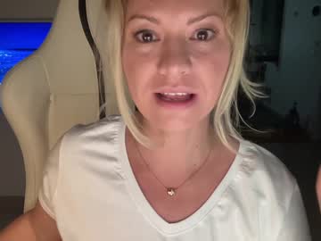webcam girl kiradivine live cam image #3276562