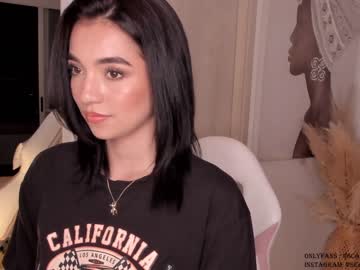 webcam girl scarlett__baker live cam image #8889531