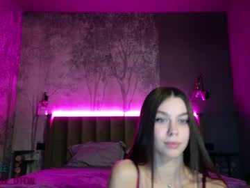 webcam girl nika_lodge live cam image #7667969
