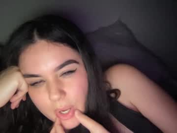 webcam girl gia_is_horny live cam image #7436089