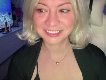webcam girl kiradivine live cam image #12483928