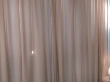 webcam girl peek_in_my_window live cam image #9044581