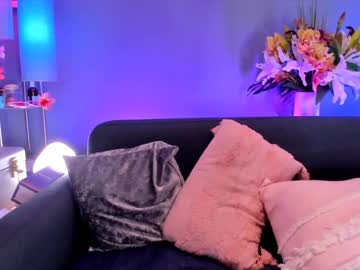 webcam girl littlee33 live cam image #8795357