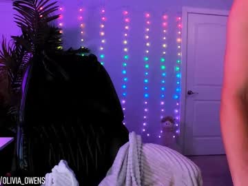 webcam girl oliviaowens live cam image #10374490