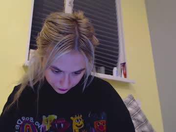 webcam girl holymollylight live cam image #224780