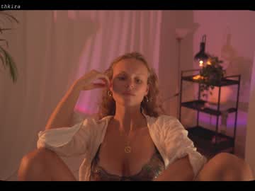 webcam girl chillwithkira live cam image #2837508