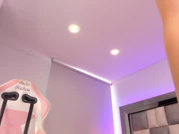 webcam girl giselle_js live cam image #9530768