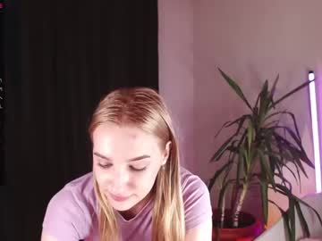 webcam girl molly__onemoon live cam image #4890474