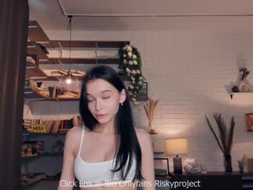 webcam girl riskyproject live cam image #12900741