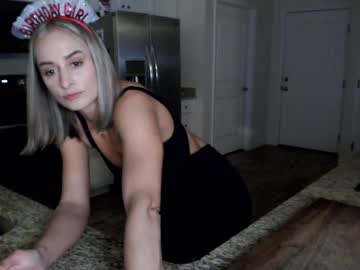 webcam girl holihurricane live cam image #11636406