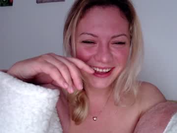 webcam girl kiradivine live cam image #2290611