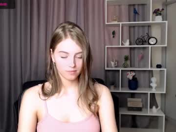 webcam girl lilliasweety live cam image #2409808