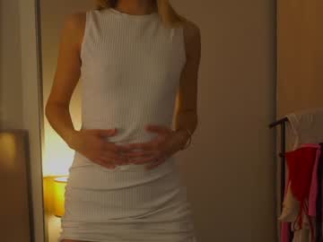 webcam girl mildredgarrett live cam image #11240627