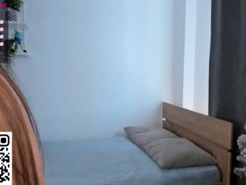 webcam girl peek_in_my_window live cam image #8239512