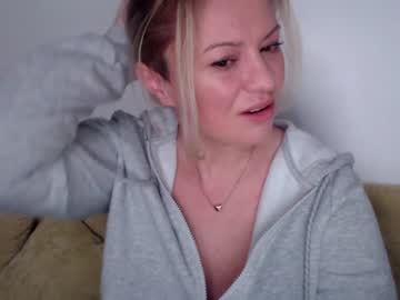 webcam girl kiradivine live cam image #2596692