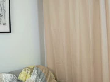 webcam girl peek_in_my_window live cam image #9833792