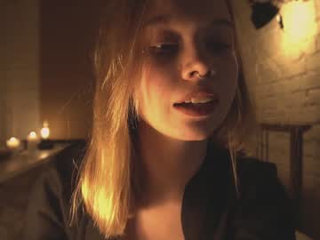 webcam girl bibi_it_is live cam image #4235410