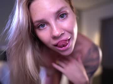 webcam girl cute__foxy live cam image #8649675