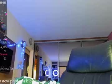 webcam girl bestblondiiecb live cam image #4296722