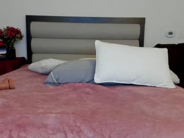 webcam girl carliescott_meow live cam image #2333147