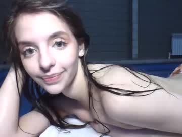 webcam girl lesi_moon live cam image #6730532