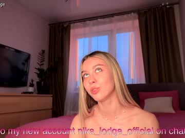 webcam girl nika_lodge live cam image #13043993