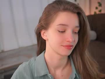 webcam girl little_poetry live cam image #12295358