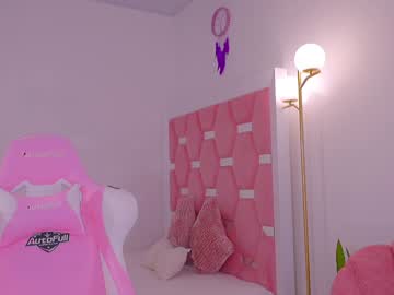 webcam girl nicolle_mitchelle live cam image #10693795